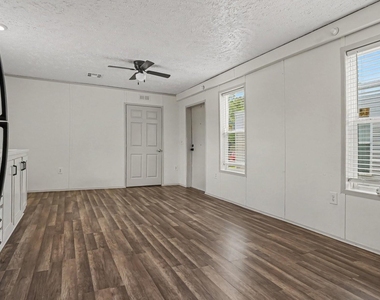 25024 Twin Oaks Drive - Photo Thumbnail 6