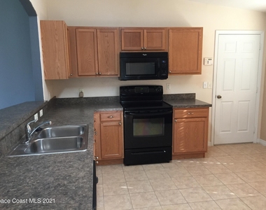 1034 Glencove Avenue Nw - Photo Thumbnail 1