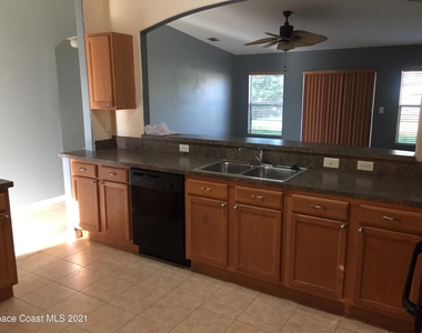 1034 Glencove Avenue Nw - Photo Thumbnail 2