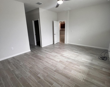 3517 Rixford Way Se - Photo Thumbnail 7