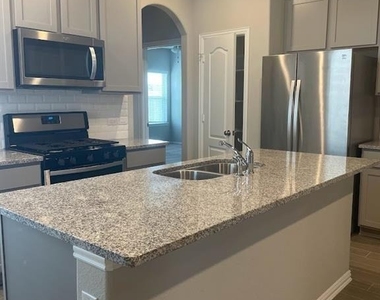 7443 French Quarter Court - Photo Thumbnail 4