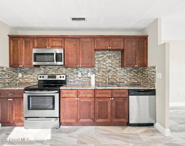 2267 Robinhood Drive - Photo Thumbnail 9