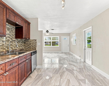 2267 Robinhood Drive - Photo Thumbnail 10