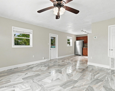 2267 Robinhood Drive - Photo Thumbnail 6