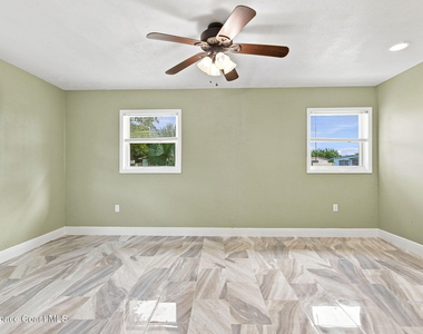 2267 Robinhood Drive - Photo Thumbnail 12