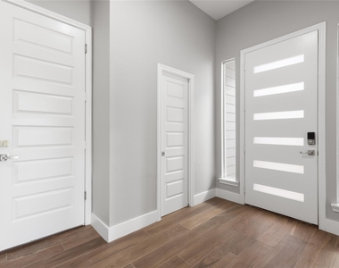 5502 Pershing Street Unit A - Photo Thumbnail 3