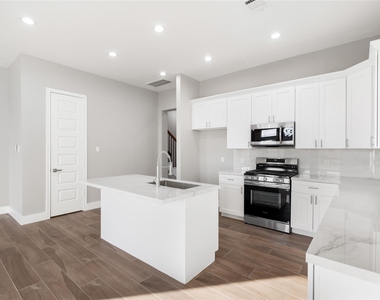 5502 Pershing Street Unit A - Photo Thumbnail 7