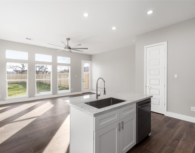 5502 Pershing Street Unit A - Photo Thumbnail 8