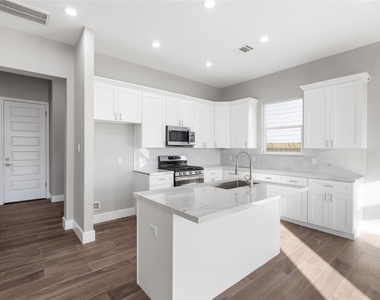 5502 Pershing Street Unit A - Photo Thumbnail 6