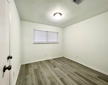 947 Grand Junction Drive - Photo Thumbnail 15