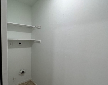 947 Grand Junction Drive - Photo Thumbnail 14