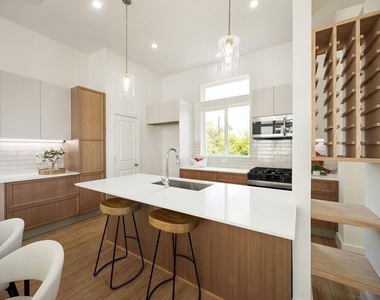1713 Mary Street - Photo Thumbnail 7