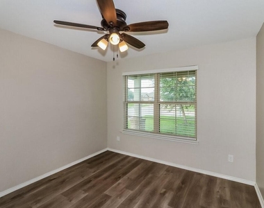 8102 Rose Petals Lane - Photo Thumbnail 10