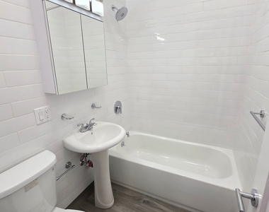 West 68 Street - Photo Thumbnail 4