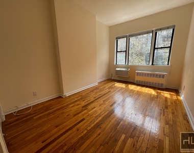 East 84 Street - Photo Thumbnail 2