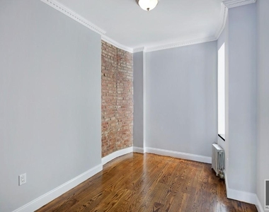 E 100th St - Photo Thumbnail 5