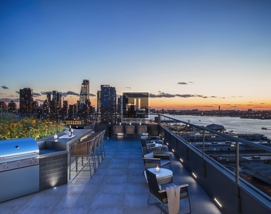 West 57th Street - Photo Thumbnail 6