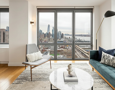 West 57th Street - Photo Thumbnail 3
