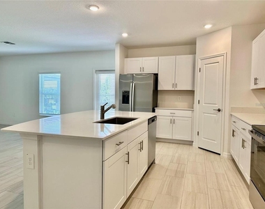 17606 Happytrails Street - Photo Thumbnail 7