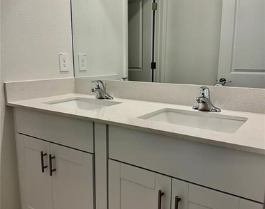 17606 Happytrails Street - Photo Thumbnail 14