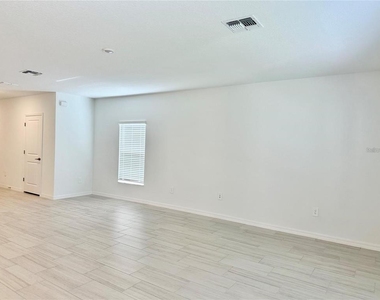 17606 Happytrails Street - Photo Thumbnail 2