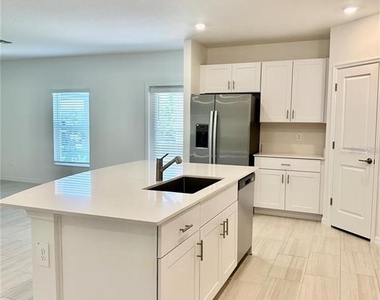 17606 Happytrails Street - Photo Thumbnail 8