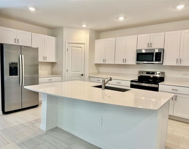 17606 Happytrails Street - Photo Thumbnail 11