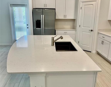 17606 Happytrails Street - Photo Thumbnail 10