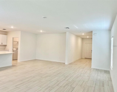 17606 Happytrails Street - Photo Thumbnail 3