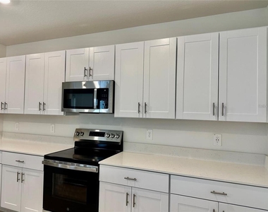 17606 Happytrails Street - Photo Thumbnail 9