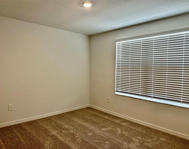 17606 Happytrails Street - Photo Thumbnail 22