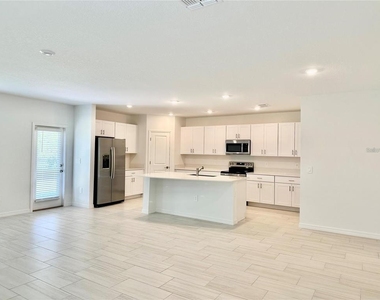 17606 Happytrails Street - Photo Thumbnail 4