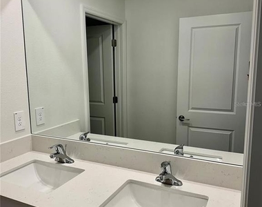 17606 Happytrails Street - Photo Thumbnail 13