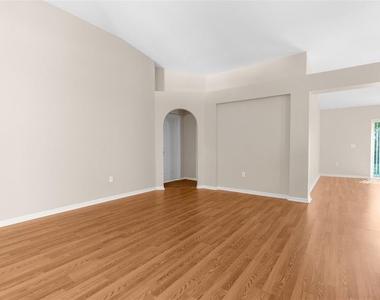 3220 Bellericay Lane - Photo Thumbnail 14