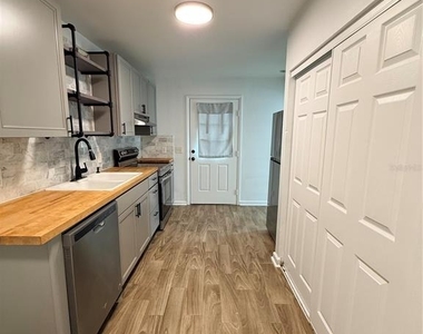 227 W Wisconsin Avenue - Photo Thumbnail 4