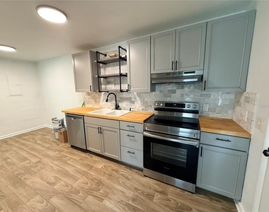 227 W Wisconsin Avenue - Photo Thumbnail 3