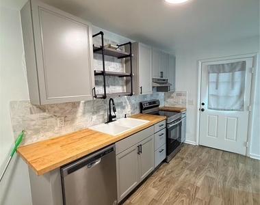 227 W Wisconsin Avenue - Photo Thumbnail 5