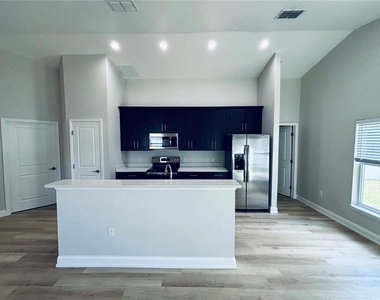 2060 Everest Street - Photo Thumbnail 5