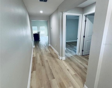 2060 Everest Street - Photo Thumbnail 3