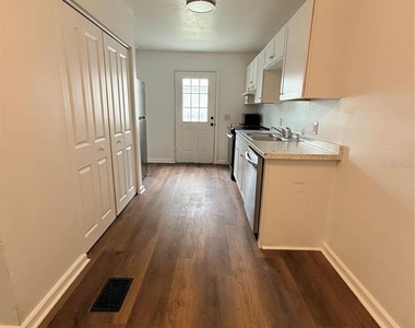 229 W Wisconsin Avenue - Photo Thumbnail 7