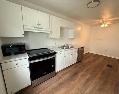 229 W Wisconsin Avenue - Photo Thumbnail 3