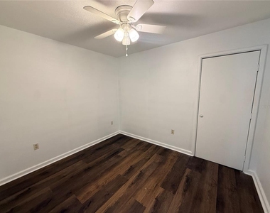 229 W Wisconsin Avenue - Photo Thumbnail 13