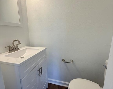 229 W Wisconsin Avenue - Photo Thumbnail 15