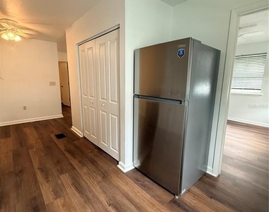 229 W Wisconsin Avenue - Photo Thumbnail 4