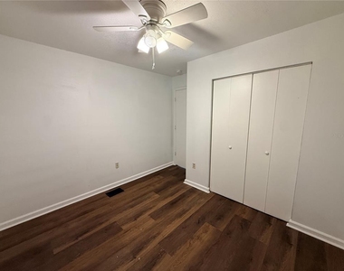 229 W Wisconsin Avenue - Photo Thumbnail 14