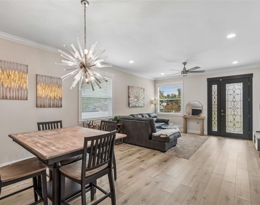 1901 W Cluster Avenue - Photo Thumbnail 10