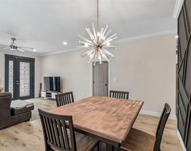 1901 W Cluster Avenue - Photo Thumbnail 12