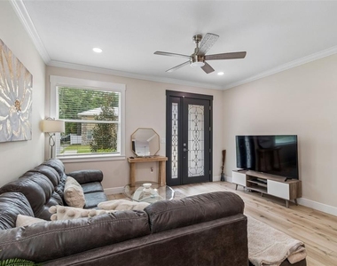 1901 W Cluster Avenue - Photo Thumbnail 8