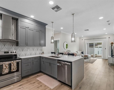 1901 W Cluster Avenue - Photo Thumbnail 14