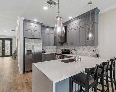 1901 W Cluster Avenue - Photo Thumbnail 18